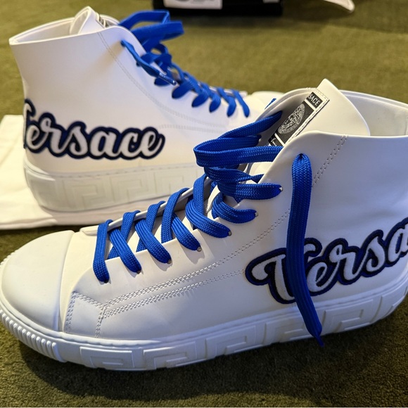 Versace! Versace! Versace! - Picture 8 of 8